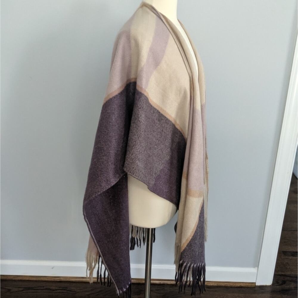 ⭐ Woolrich Pink Grey Cream Fringe Sweater Poncho One Size - Picture 4 of 5